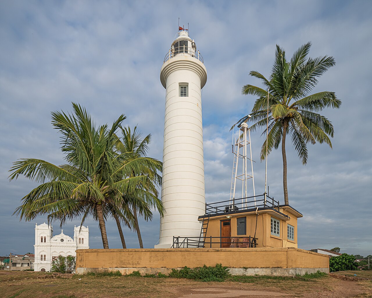 Galle Fort ramparts and lighthouse. Photo: A.Savin, FAL, via Wikimedia Commons