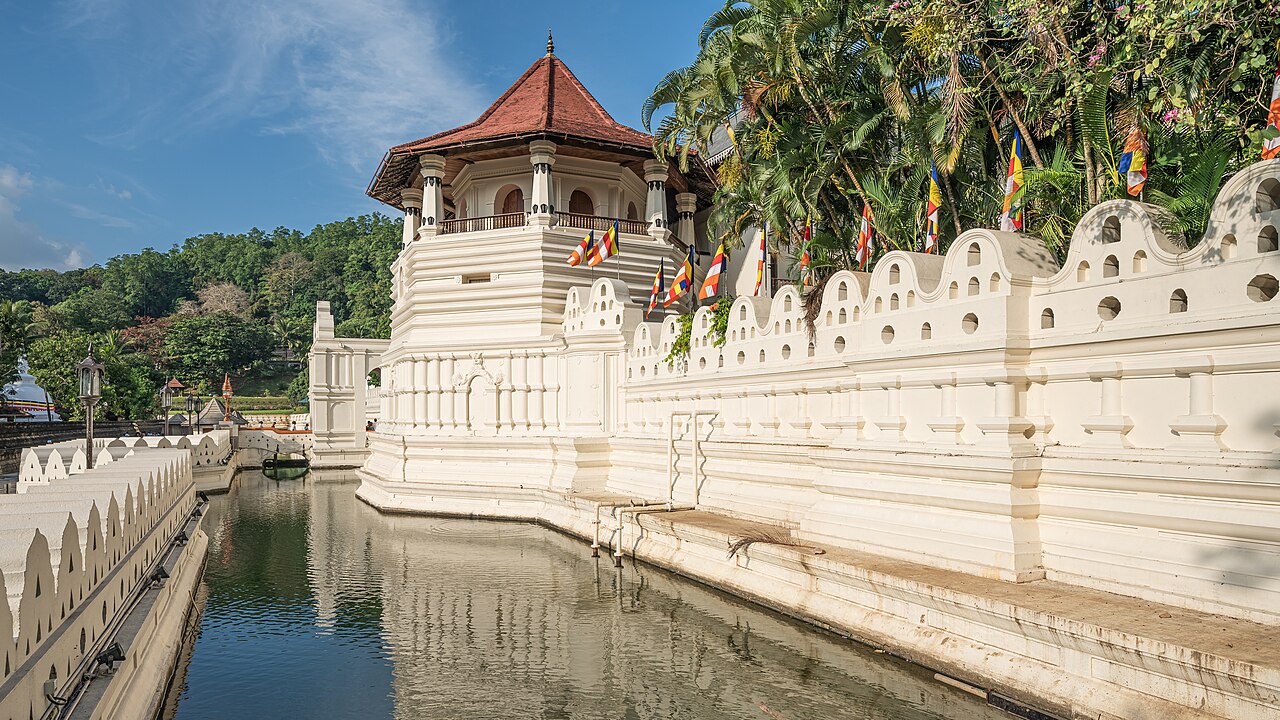 Temple of the Tooth, Kandy. Photo: A.Savin, FAL, via Wikimedia Commons