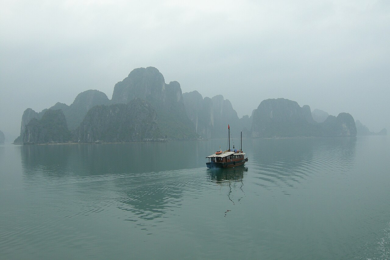 Boats sailing among the limestone islands of Ha Long Bay (Wikimedia Commons)