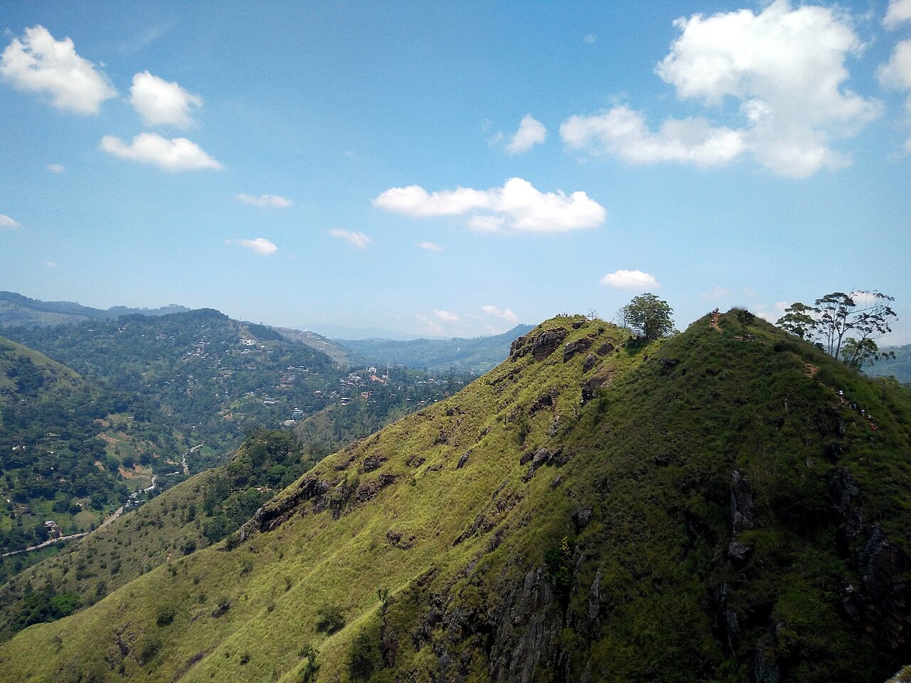 Little Adam's Peak, Ella. Photo: Bcd4e6, CC BY-SA 4.0, via Wikimedia Commons